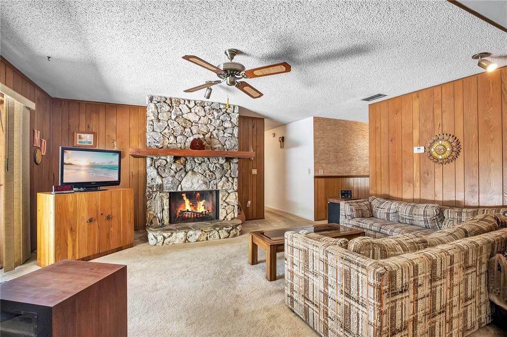 На продажу: $459,900 (3 спален, 2 ванн, 1644 Квадратных фут)