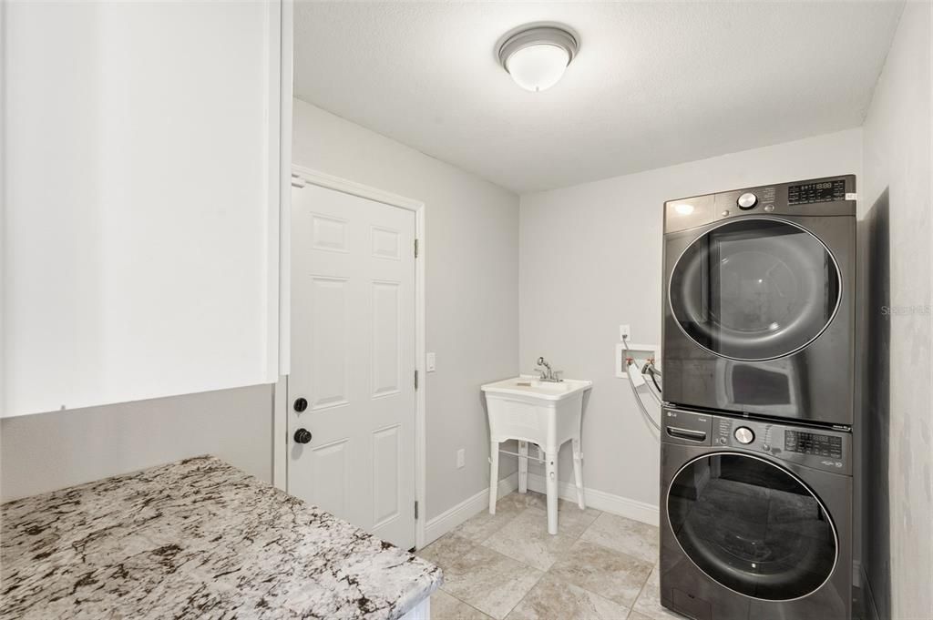 For Sale: $419,900 (2 beds, 2 baths, 1423 Square Feet)