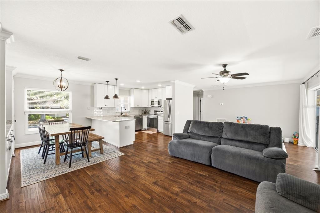 For Sale: $419,900 (2 beds, 2 baths, 1423 Square Feet)