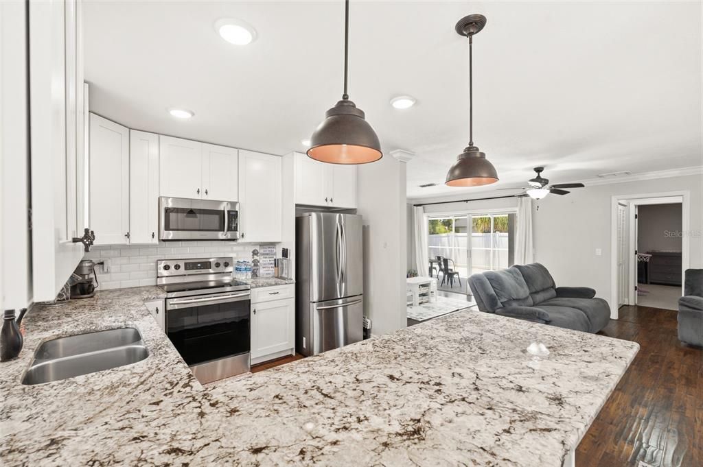 For Sale: $419,900 (2 beds, 2 baths, 1423 Square Feet)