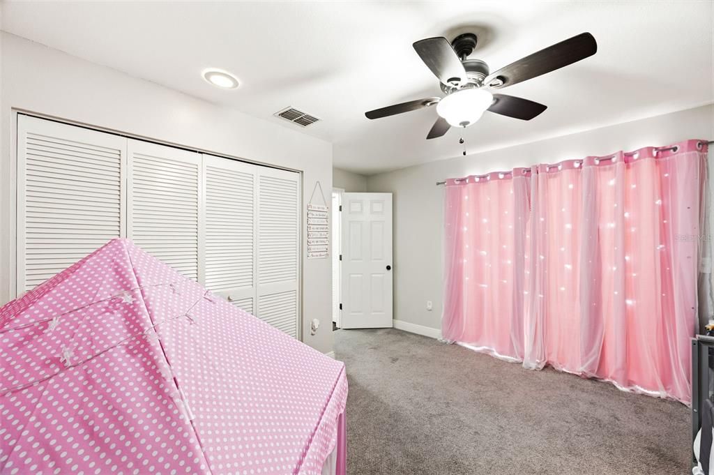 For Sale: $419,900 (2 beds, 2 baths, 1423 Square Feet)