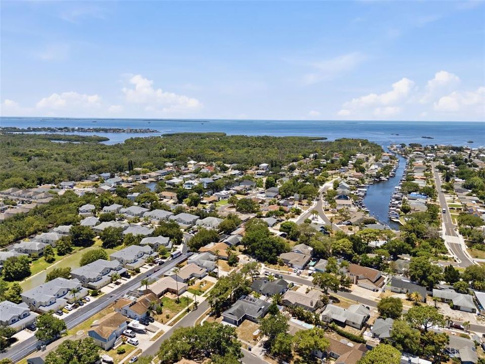 For Sale: $419,900 (2 beds, 2 baths, 1423 Square Feet)
