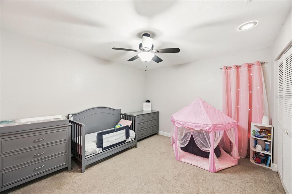For Sale: $419,900 (2 beds, 2 baths, 1423 Square Feet)