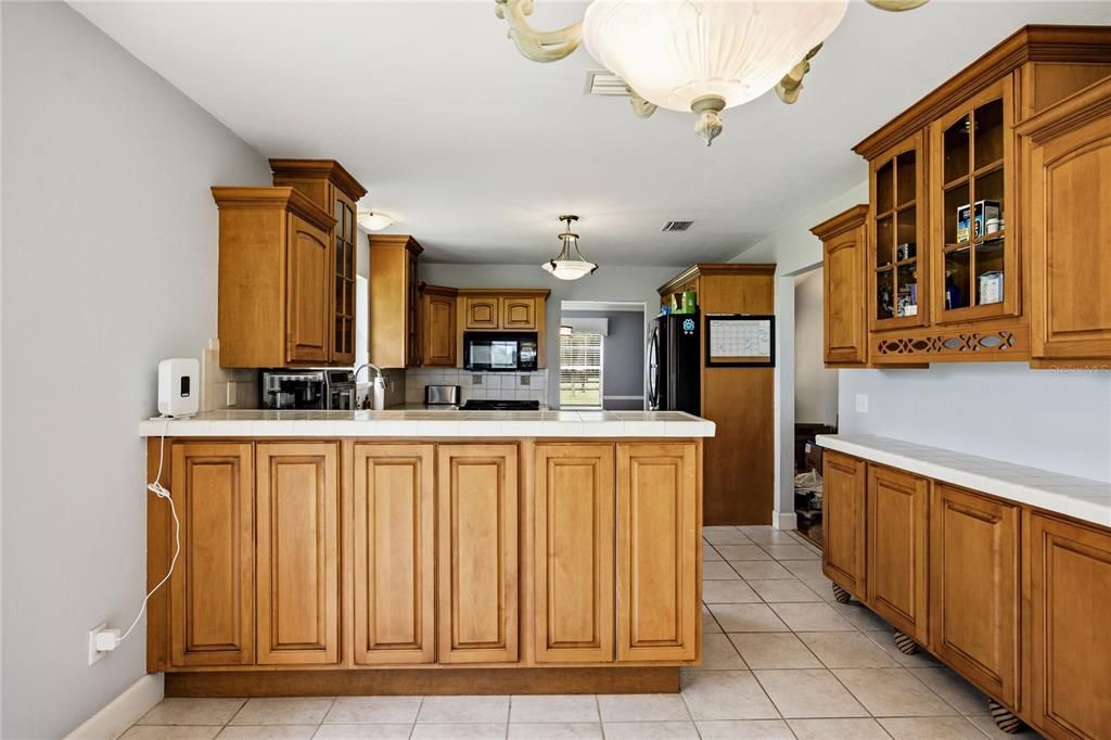 En Venta: $565,000 (3 camas, 2 baños, 2468 Pies cuadrados)