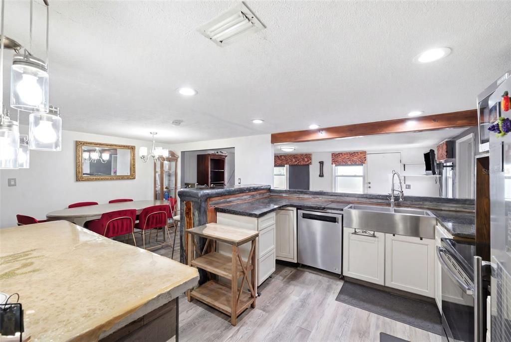 На продажу: $295,000 (3 спален, 2 ванн, 1522 Квадратных фут)
