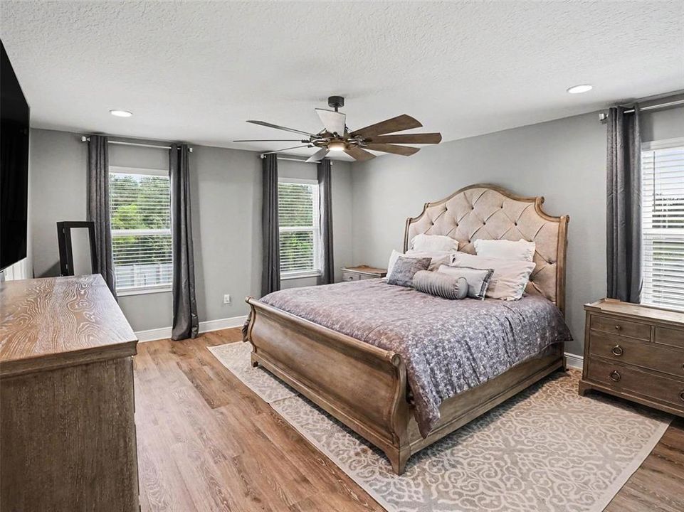 For Sale: $869,995 (6 beds, 4 baths, 4583 Square Feet)