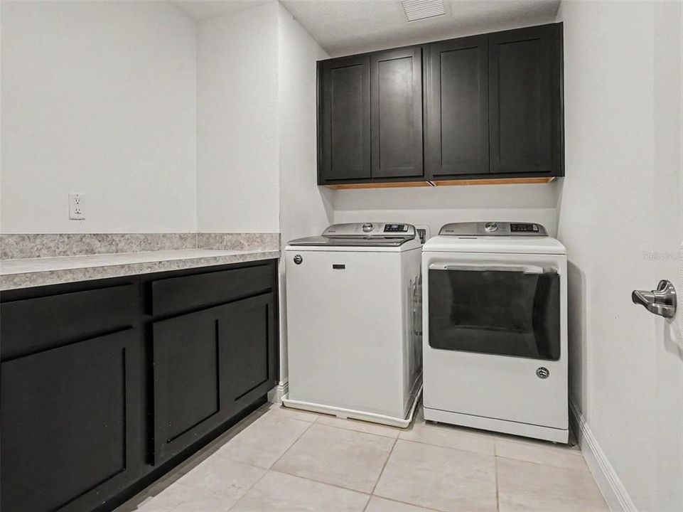 For Sale: $869,995 (6 beds, 4 baths, 4583 Square Feet)