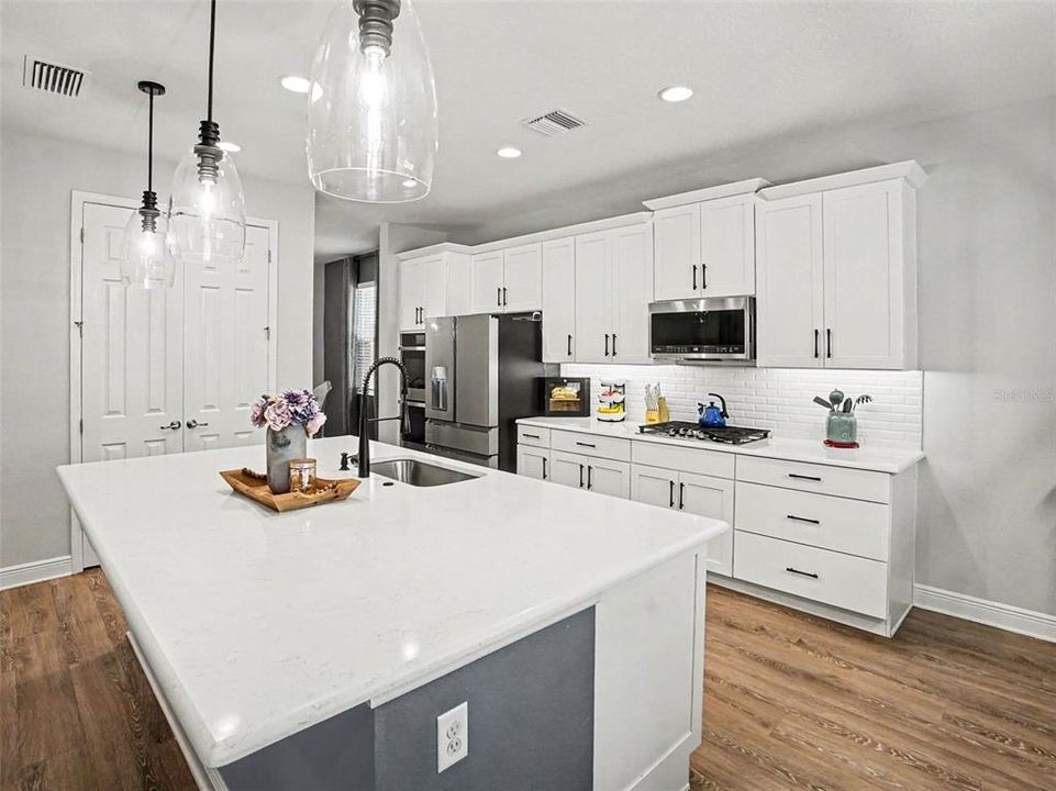 For Sale: $869,995 (6 beds, 4 baths, 4583 Square Feet)