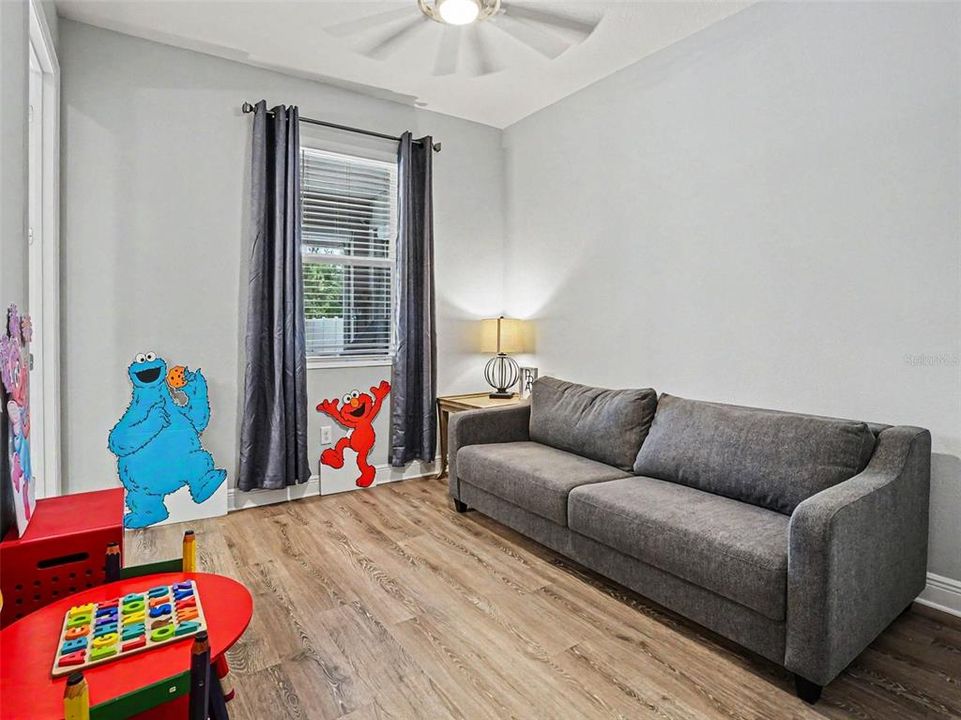 For Sale: $869,995 (6 beds, 4 baths, 4583 Square Feet)