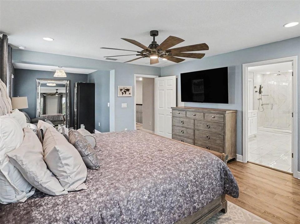 For Sale: $869,995 (6 beds, 4 baths, 4583 Square Feet)
