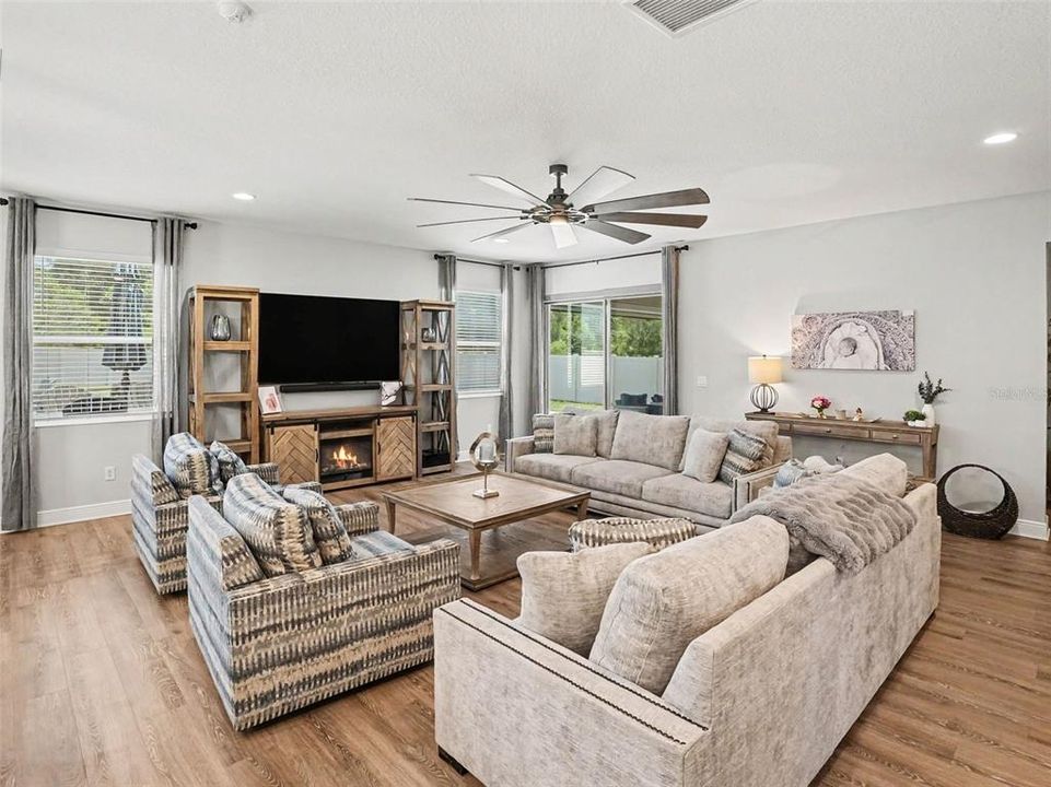 For Sale: $869,995 (6 beds, 4 baths, 4583 Square Feet)