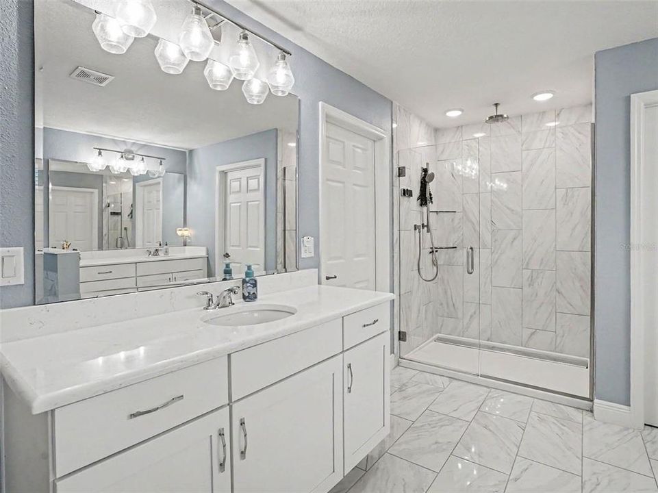 For Sale: $869,995 (6 beds, 4 baths, 4583 Square Feet)