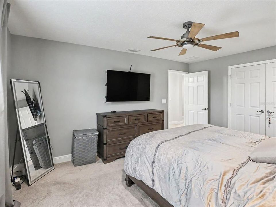 For Sale: $869,995 (6 beds, 4 baths, 4583 Square Feet)