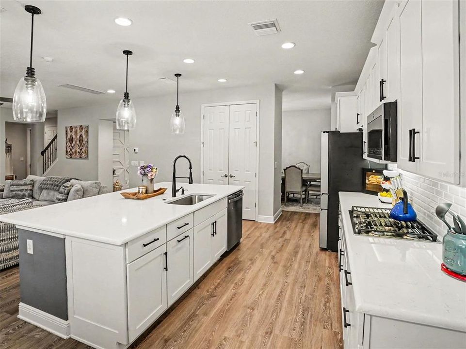 For Sale: $869,995 (6 beds, 4 baths, 4583 Square Feet)