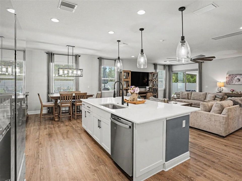 For Sale: $869,995 (6 beds, 4 baths, 4583 Square Feet)