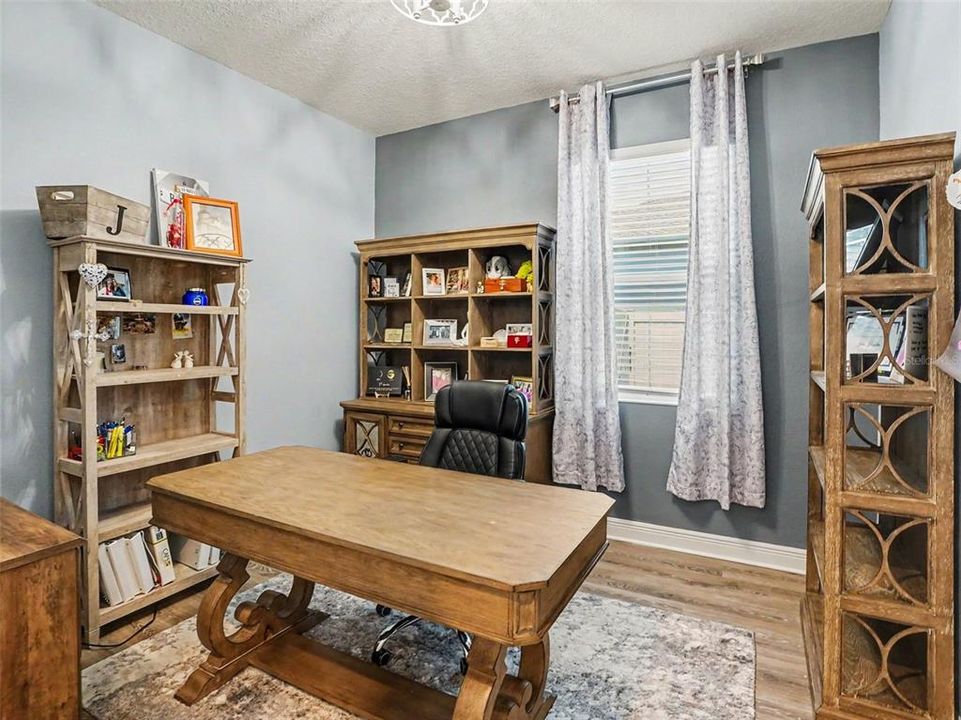 For Sale: $869,995 (6 beds, 4 baths, 4583 Square Feet)