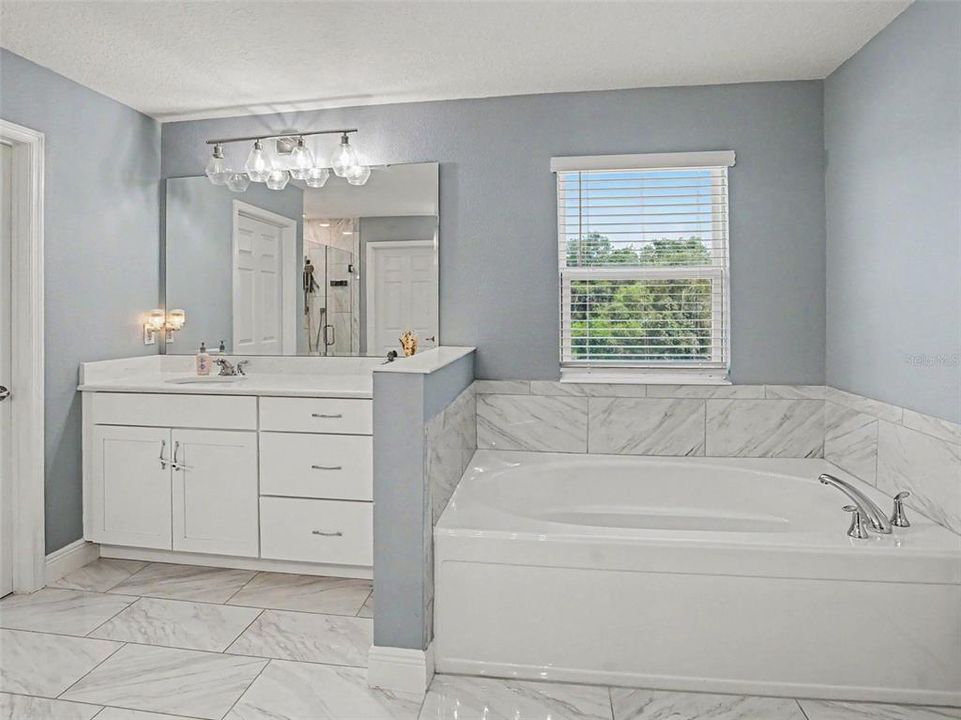 For Sale: $869,995 (6 beds, 4 baths, 4583 Square Feet)