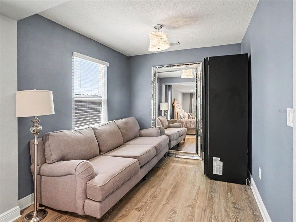 For Sale: $869,995 (6 beds, 4 baths, 4583 Square Feet)