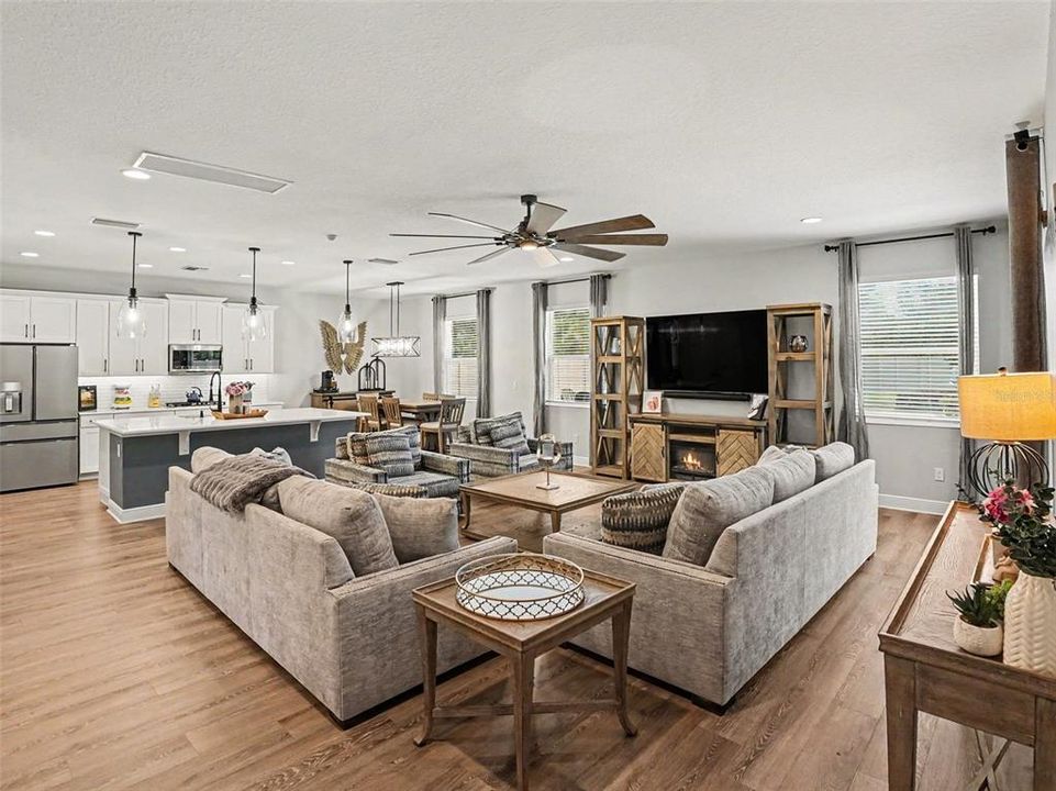 For Sale: $869,995 (6 beds, 4 baths, 4583 Square Feet)
