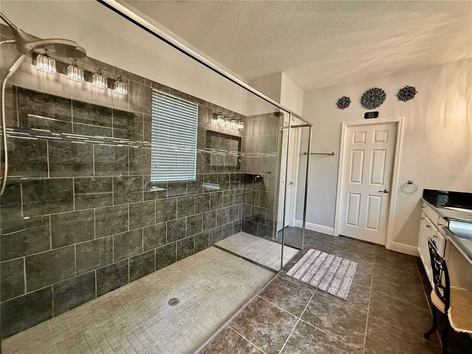 : $949,999 (5 спален, 3 ванн, 4053 Квадратных фут)