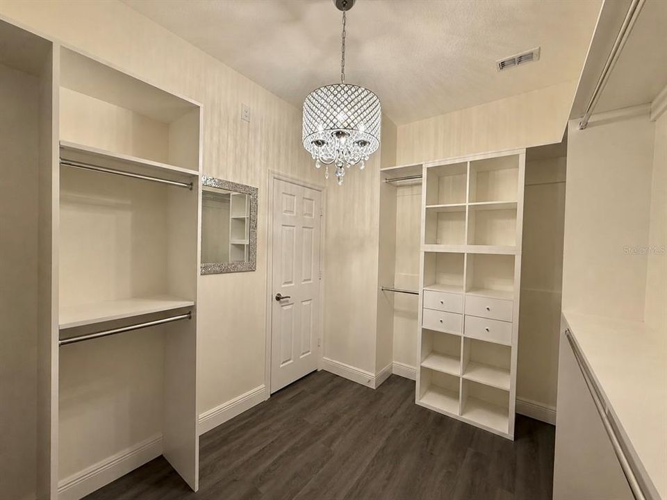 : $949,999 (5 спален, 3 ванн, 4053 Квадратных фут)