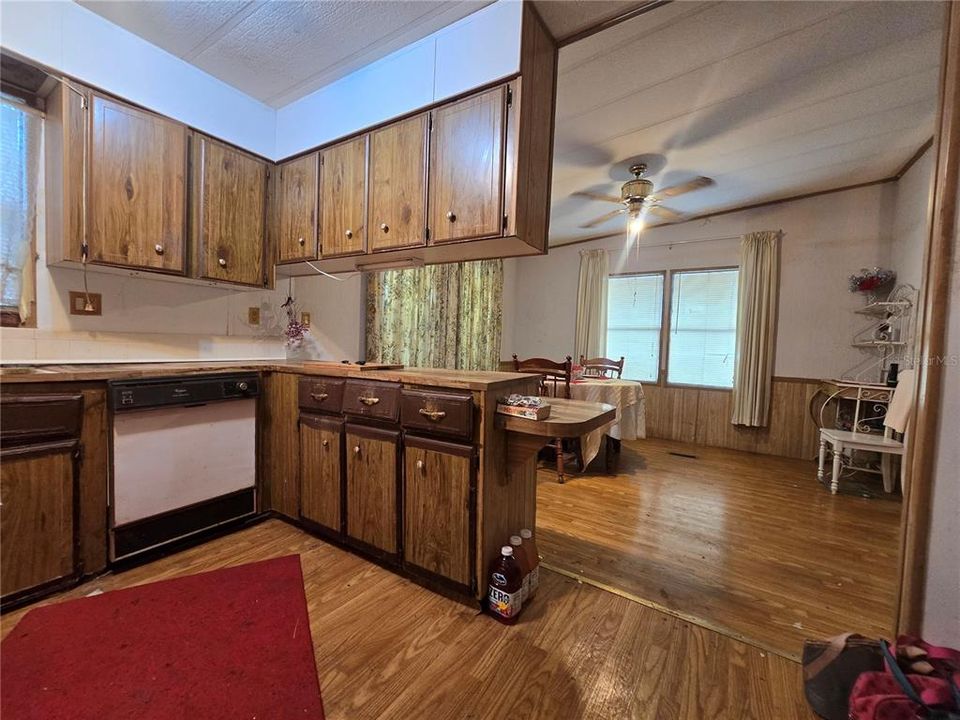На продажу: $175,000 (3 спален, 2 ванн, 1512 Квадратных фут)