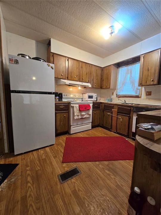 На продажу: $175,000 (3 спален, 2 ванн, 1512 Квадратных фут)