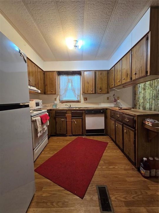 На продажу: $175,000 (3 спален, 2 ванн, 1512 Квадратных фут)
