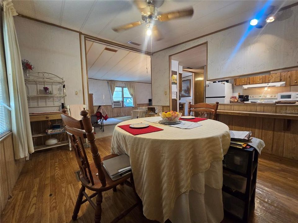 На продажу: $175,000 (3 спален, 2 ванн, 1512 Квадратных фут)