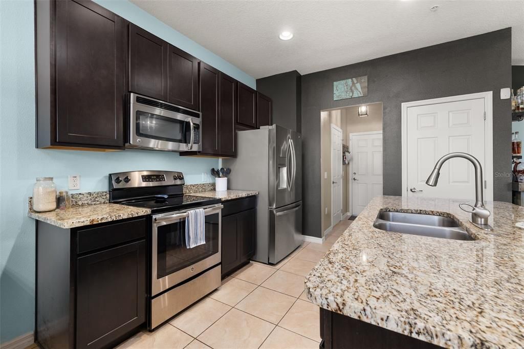 For Sale: $290,000 (3 beds, 2 baths, 1674 Square Feet)