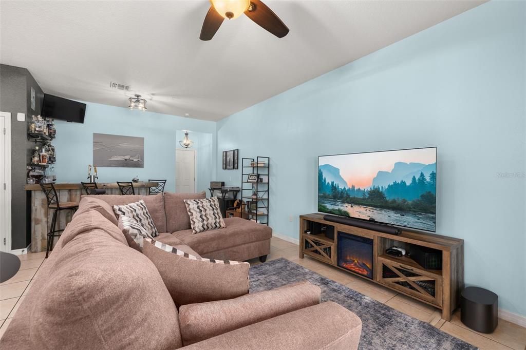 For Sale: $290,000 (3 beds, 2 baths, 1674 Square Feet)