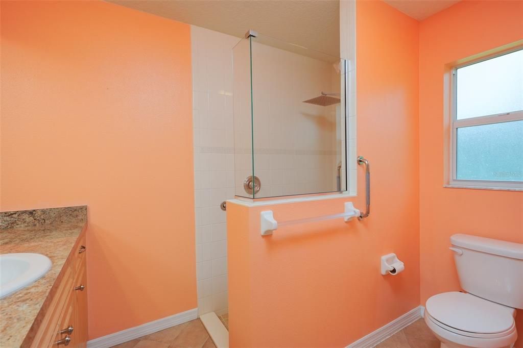Activo con contrato: $304,900 (3 camas, 2 baños, 1307 Pies cuadrados)