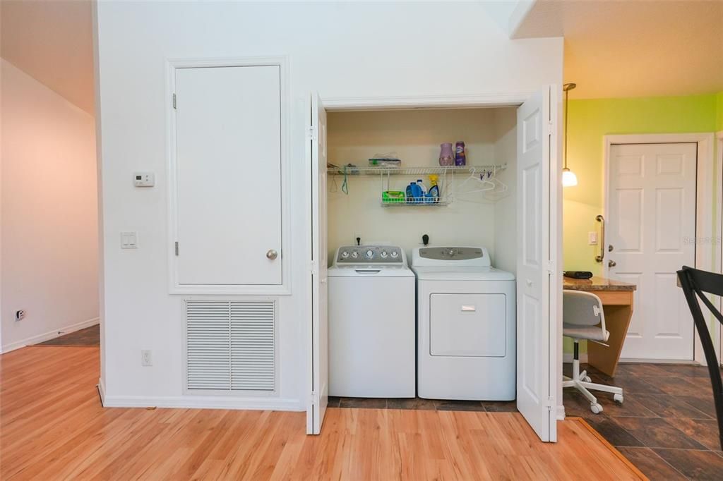 Activo con contrato: $304,900 (3 camas, 2 baños, 1307 Pies cuadrados)
