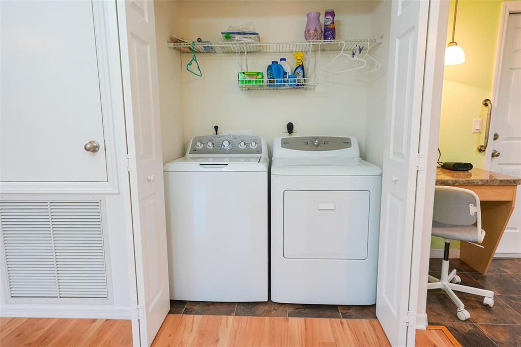 Activo con contrato: $304,900 (3 camas, 2 baños, 1307 Pies cuadrados)