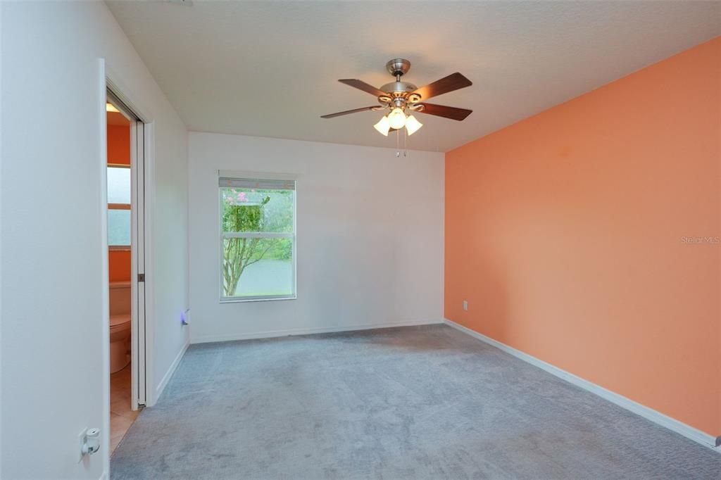 Activo con contrato: $304,900 (3 camas, 2 baños, 1307 Pies cuadrados)
