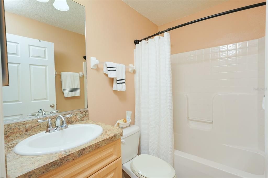 Activo con contrato: $304,900 (3 camas, 2 baños, 1307 Pies cuadrados)
