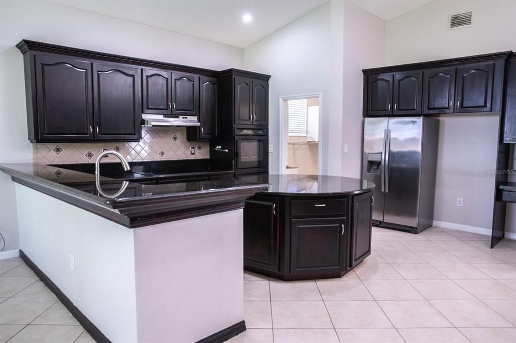 В аренду: $3,990 (6 спален, 4 ванн, 4118 Квадратных фут)