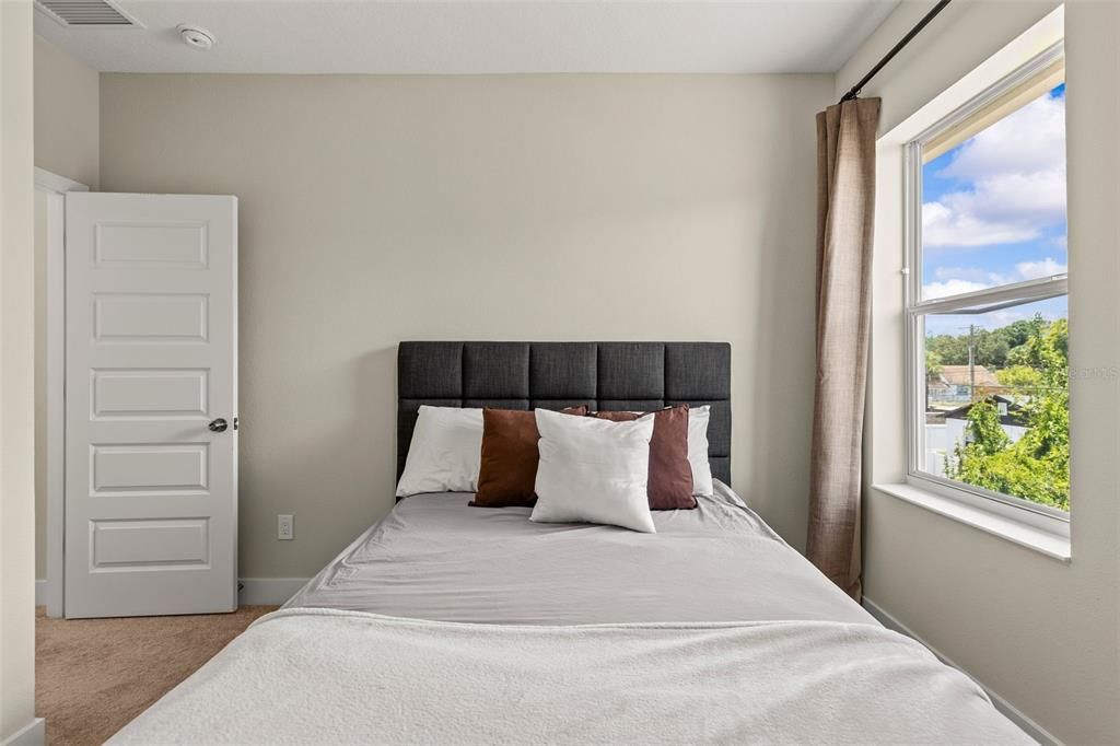 В аренду: $3,400 (3 спален, 3 ванн, 1446 Квадратных фут)