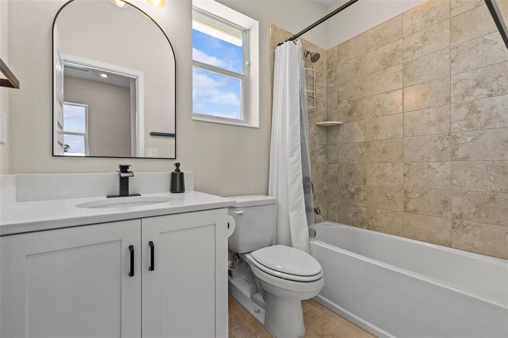 В аренду: $3,400 (3 спален, 3 ванн, 1446 Квадратных фут)