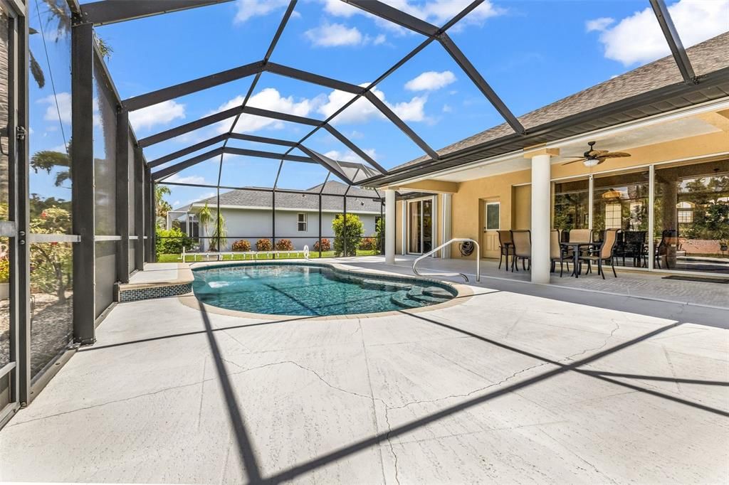 En Venta: $449,900 (3 camas, 2 baños, 2165 Pies cuadrados)