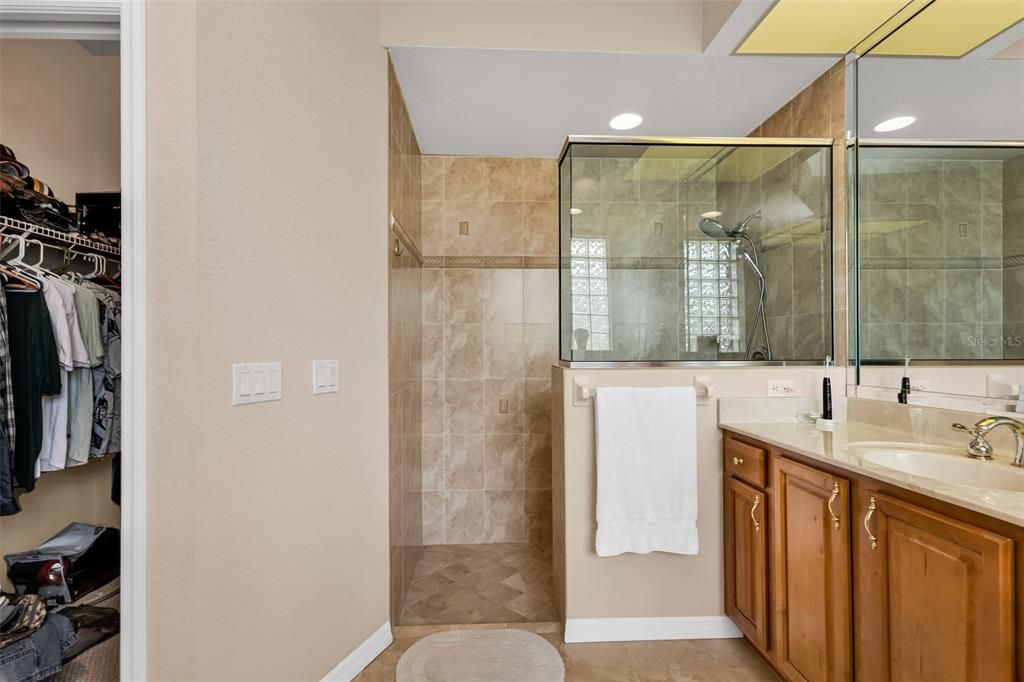 En Venta: $449,900 (3 camas, 2 baños, 2165 Pies cuadrados)