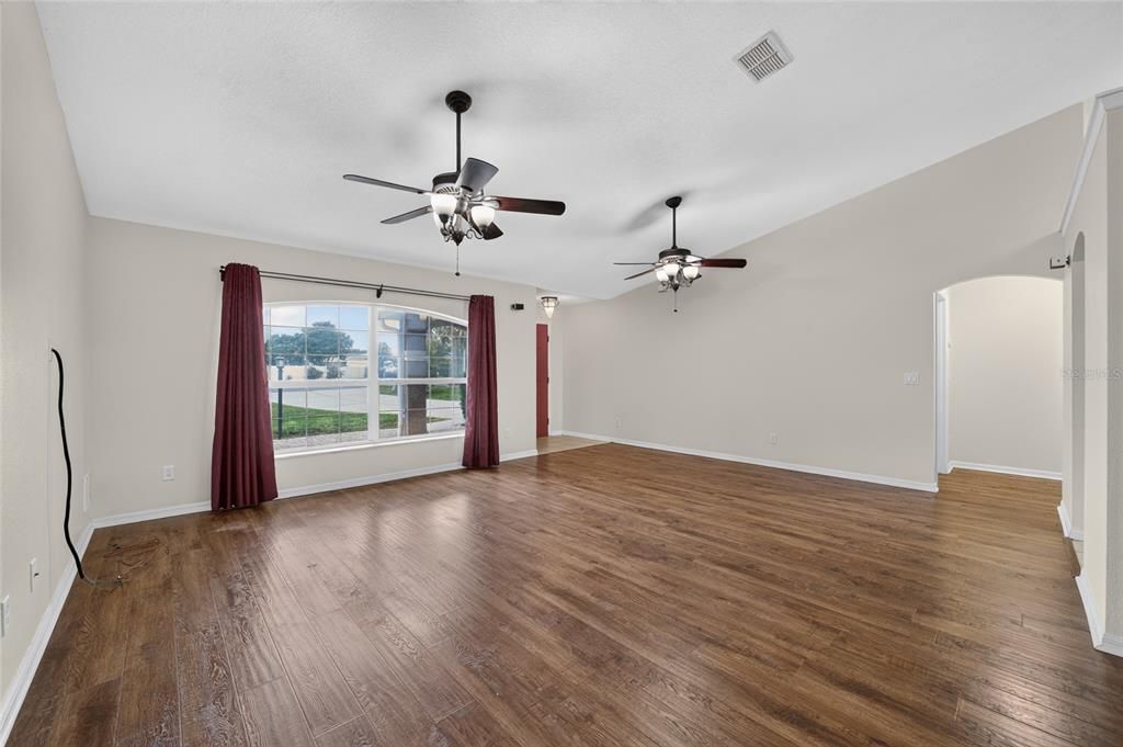 For Rent: $2,500 (3 beds, 2 baths, 1739 Square Feet)