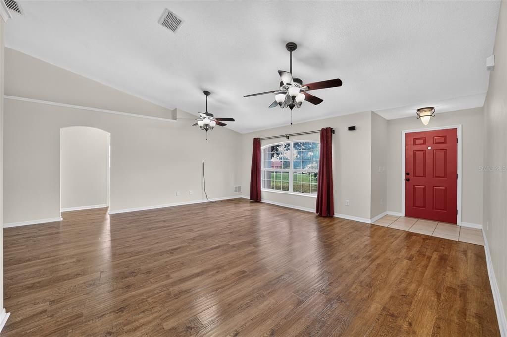 For Rent: $2,500 (3 beds, 2 baths, 1739 Square Feet)