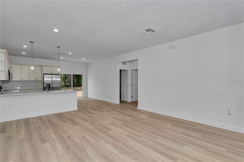 En Venta: $249,900 (3 camas, 2 baños, 1427 Pies cuadrados)