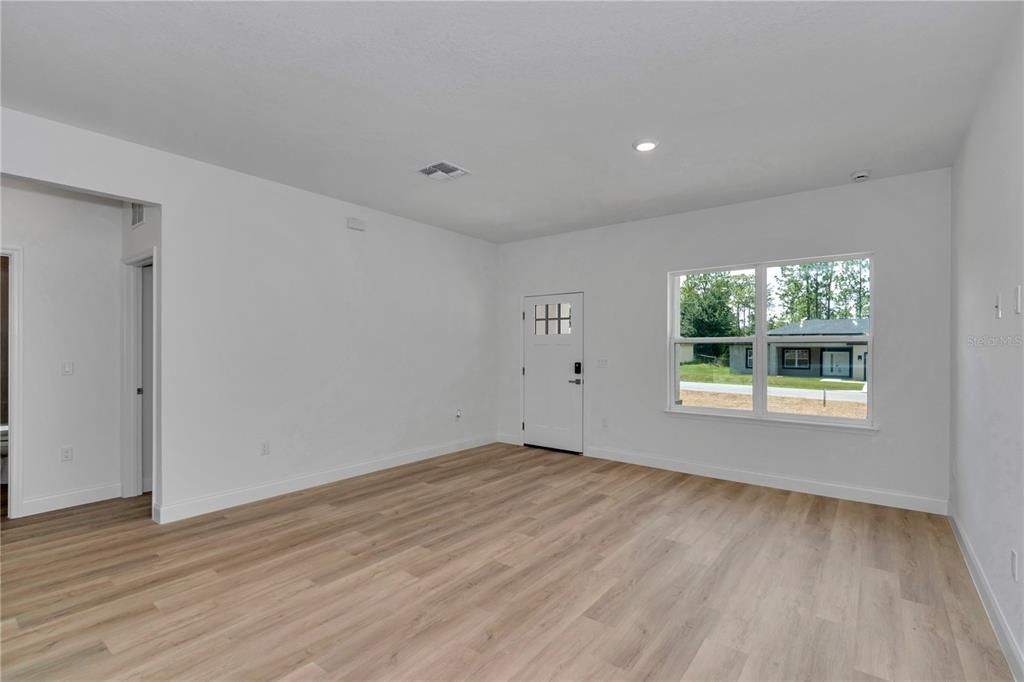 En Venta: $249,900 (3 camas, 2 baños, 1427 Pies cuadrados)