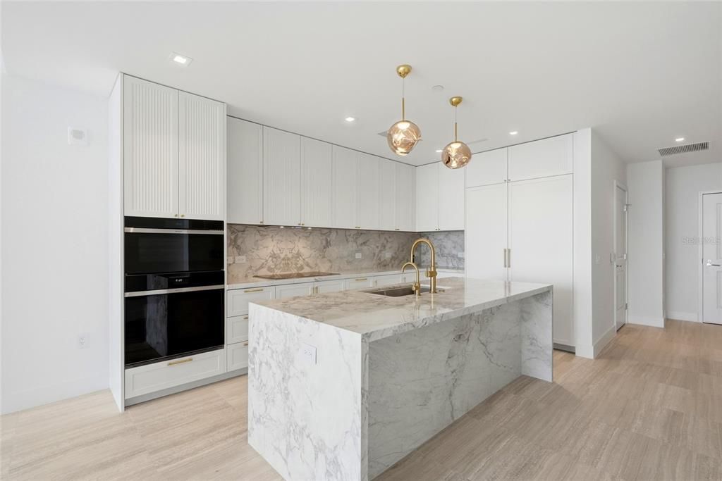 En Venta: $2,120,000 (2 camas, 2 baños, 2305 Pies cuadrados)