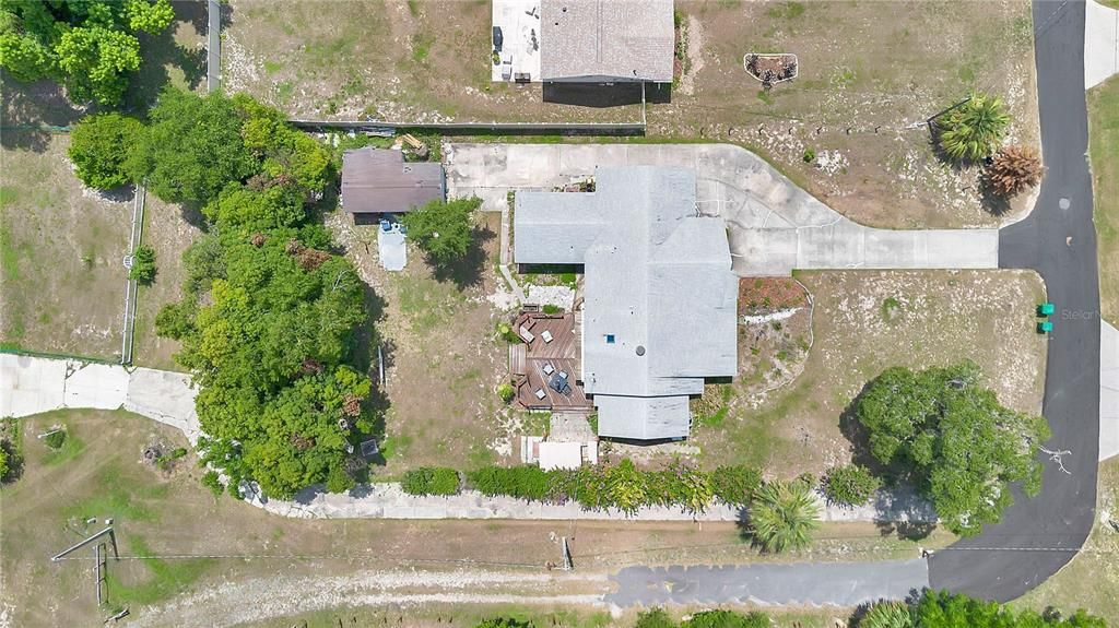 For Sale: $400,000 (3 beds, 3 baths, 1932 Square Feet)