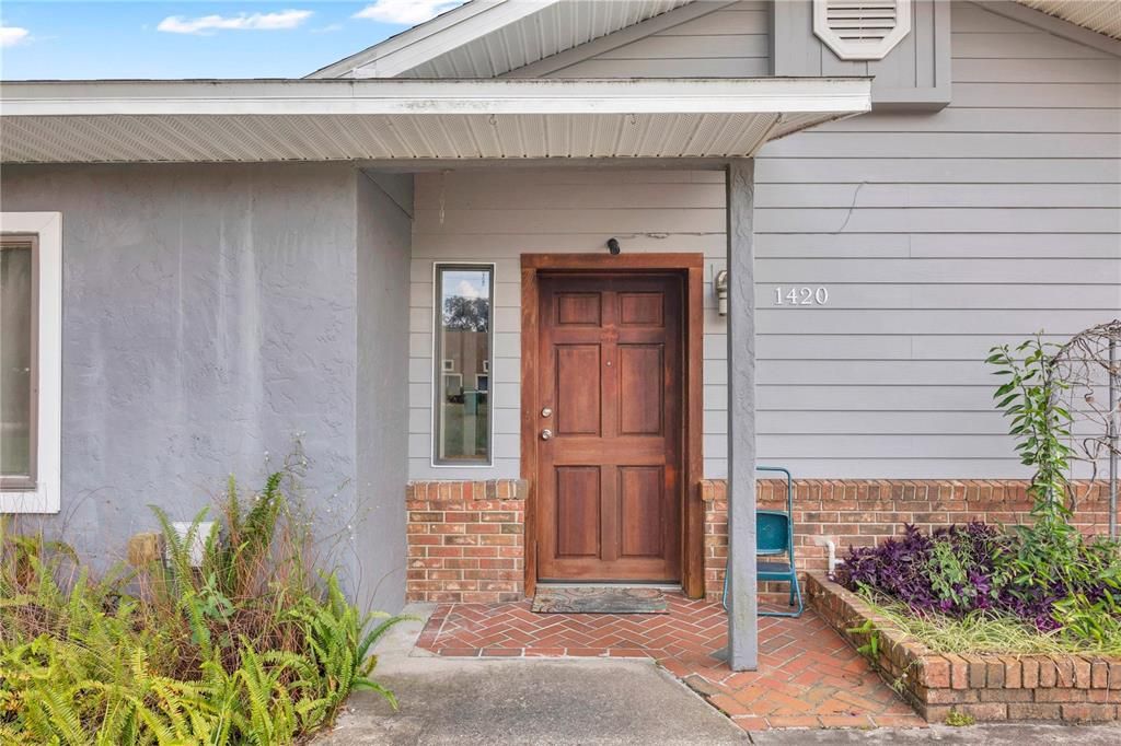 For Sale: $400,000 (3 beds, 3 baths, 1932 Square Feet)