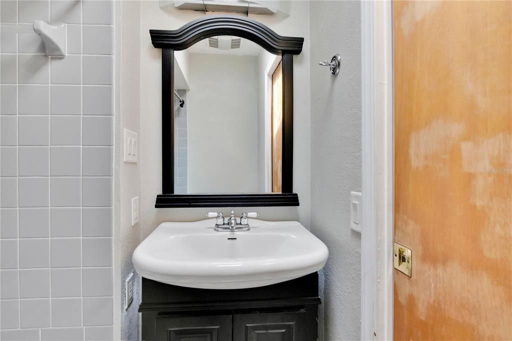 For Sale: $400,000 (3 beds, 3 baths, 1932 Square Feet)