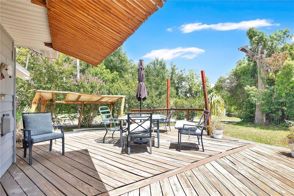For Sale: $400,000 (3 beds, 3 baths, 1932 Square Feet)